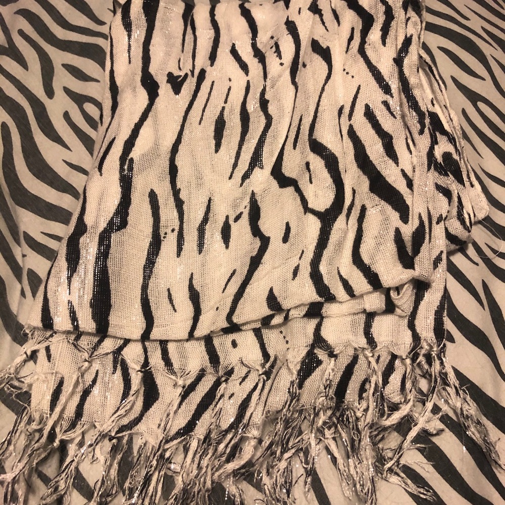 Zebra print scarf with shimmer threads NWOT